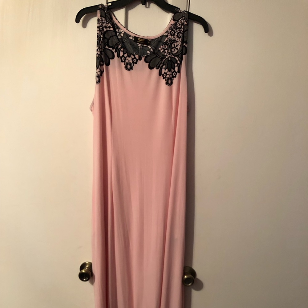 Long sleeveless dress
